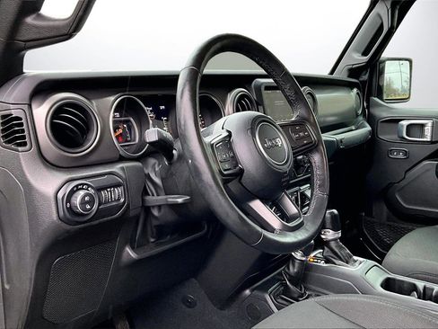 Certified 2022 Jeep Gladiator Sport image 18