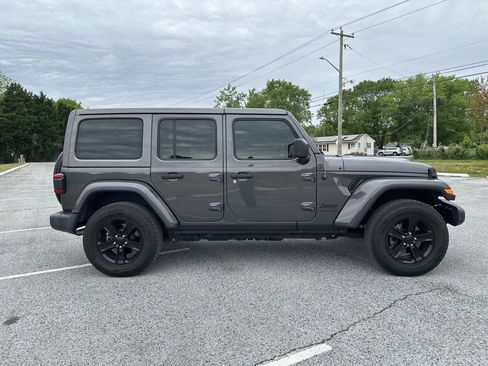 Used 2020 Jeep Wrangler Unlimited Sahara AWD/4WD image 4