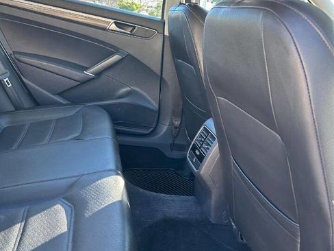 Used 2018 Volkswagen Passat 2.0T SE w/ SE Lighting Package image 40
