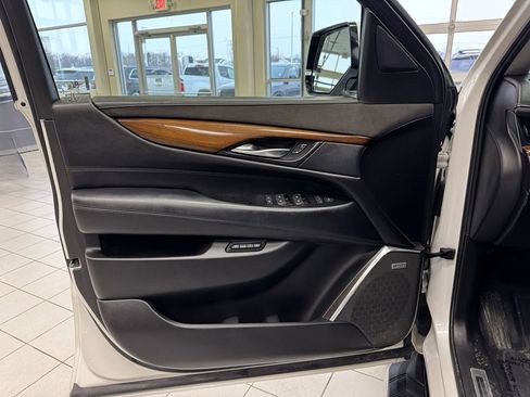 Used 2017 Cadillac Escalade Premium Luxury image 10