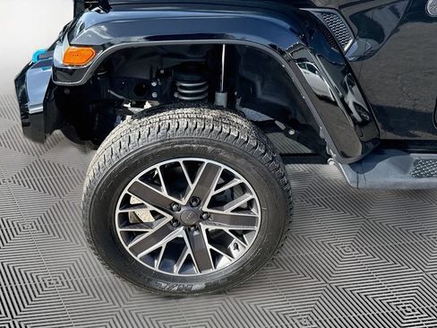 Used 2023 Jeep Wrangler Unlimited Sahara AWD/4WD image 34