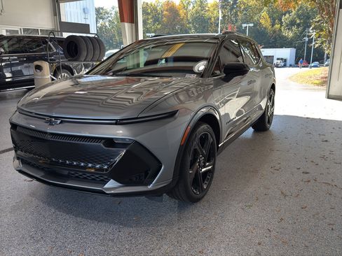 New 2026 Chevrolet Equinox EV RS image 4