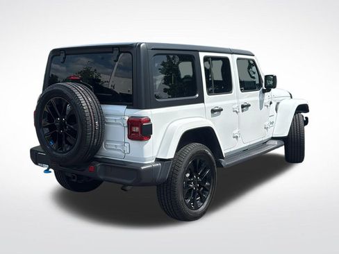 Used 2023 Jeep Wrangler Unlimited Sahara w/ Cold Weather Group AWD/4WD image 7