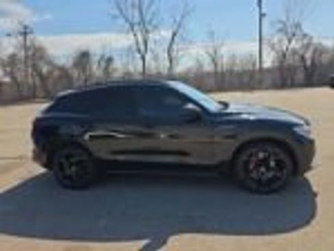 Used 2023 Alfa Romeo Stelvio Veloce image 2