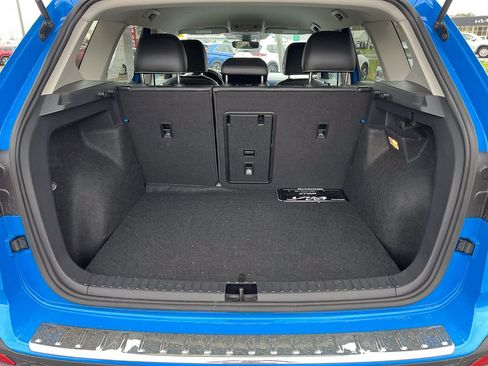 Used 2023 Volkswagen Taos SE image 6