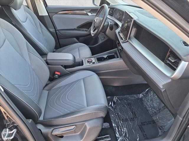 Used 2026 Volkswagen Tiguan SE FWD image 27