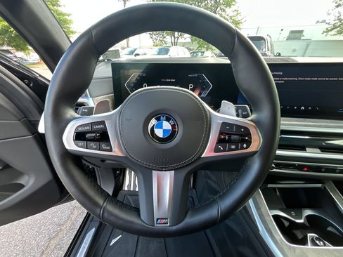 Used 2024 BMW X7 xDrive40i w/ M Sport Package AWD/4WD image 11