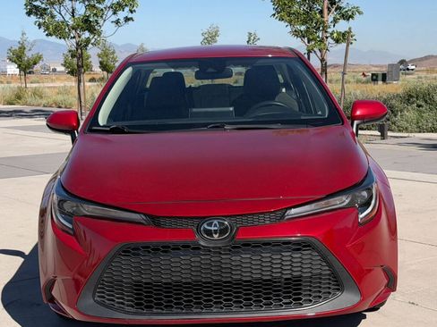 Used 2020 Toyota Corolla LE FWD image 2