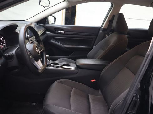 Used 2025 Nissan Altima 2.5 SV FWD image 17