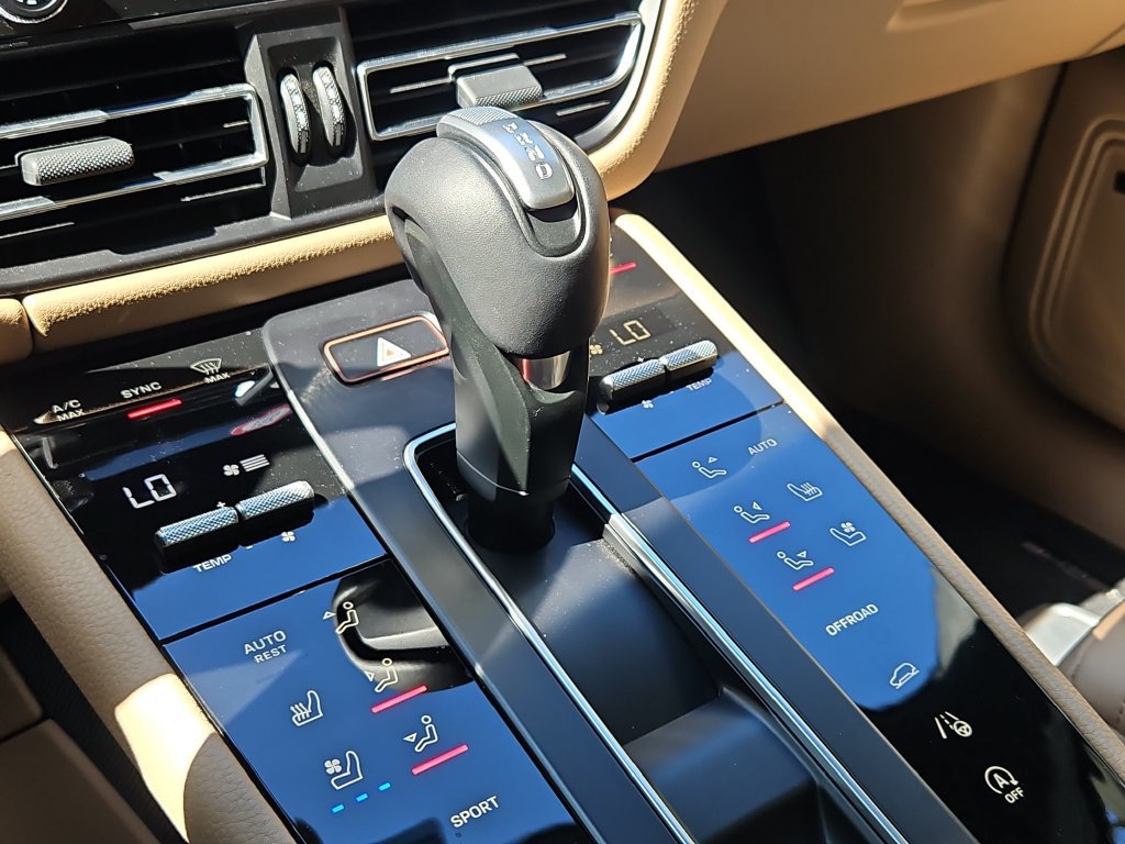 Certified 2026 Porsche Macan AWD/4WD image 33