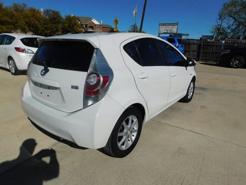 Used 2014 Toyota Prius C One image 8