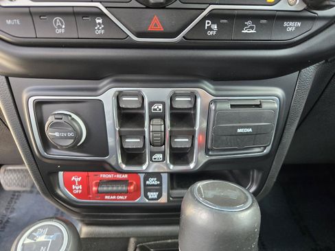 Used 2023 Jeep Wrangler Unlimited Rubicon w/ Safety Group AWD/4WD image 13