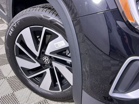 New 2025 Volkswagen Atlas SEL image 10