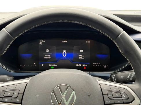 Used 2023 Volkswagen Taos SE FWD image 18