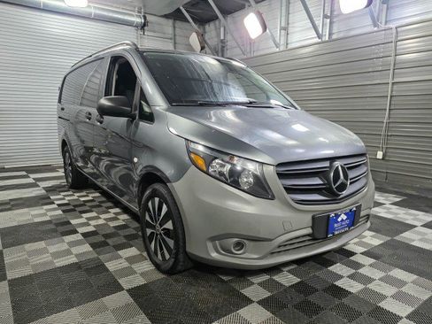 Used 2021 Mercedes-Benz Metris image 5