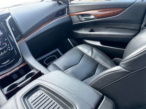 Used 2020 Cadillac Escalade ESV Luxury image 26