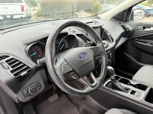 Used 2018 Ford Escape SE w/ SE Sport Appearance Package FWD image 10