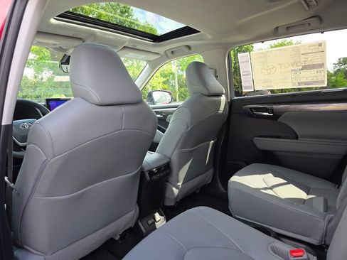 New 2026 Toyota Highlander Limited AWD/4WD image 24