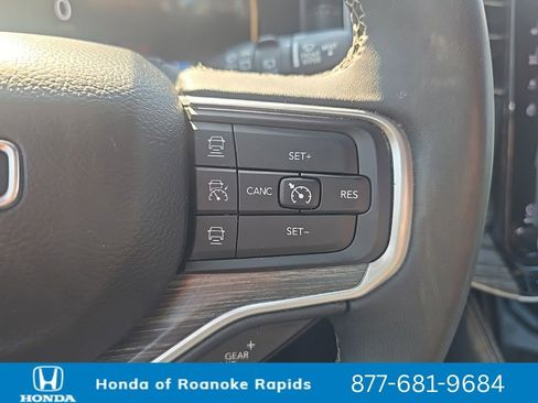 Used 2024 Jeep Wagoneer L Series II w/ Flexible Seating Group AWD/4WD image 24
