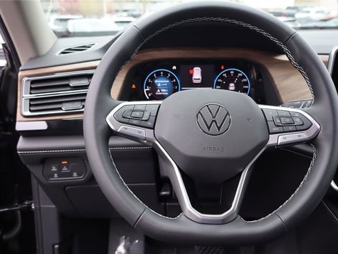 New 2026 Volkswagen Atlas SE image 14