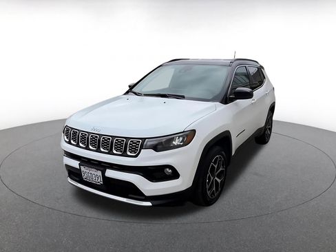 Used 2025 Jeep Compass Limited image 7