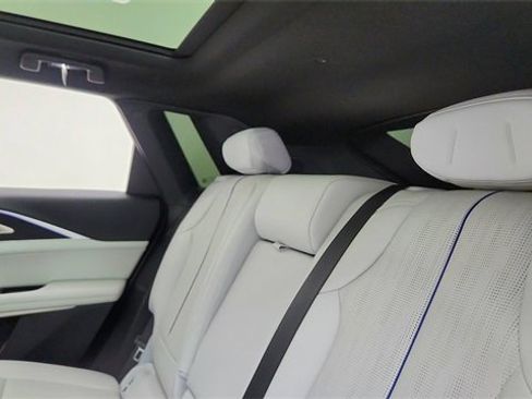 Used 2025 Cadillac Lyriq Luxury image 30