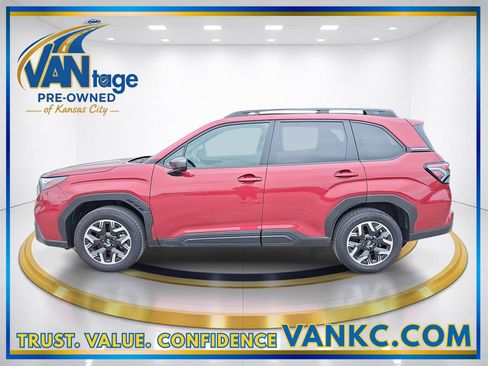 Certified 2025 Subaru Forester Premium AWD/4WD image 10