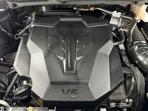 Used 2025 Kia Carnival image 35