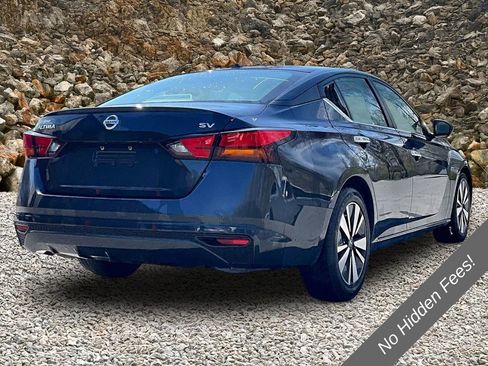 Used 2022 Nissan Altima 2.5 SV FWD image 2