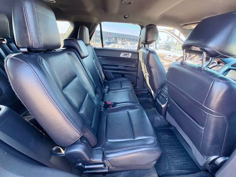 Used 2015 Ford Explorer XLT w/ Equipment Group 202B AWD/4WD image 32