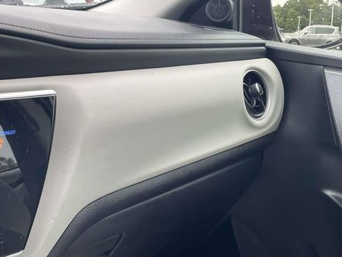Used 2019 Toyota Corolla LE FWD image 28