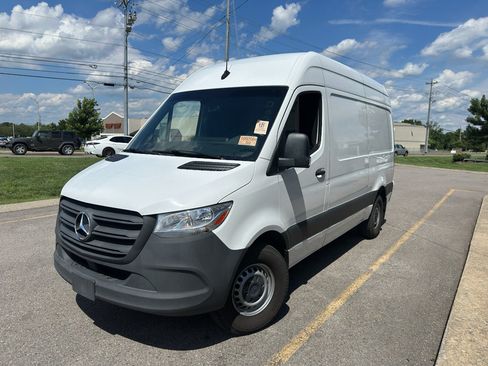 Used 2023 Mercedes-Benz Sprinter 2500 image 9