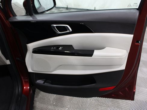 Used 2023 Kia Carnival EX FWD image 28