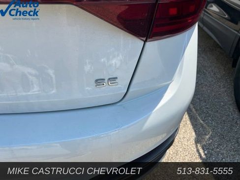 Used 2022 Volkswagen Jetta SE FWD image 6