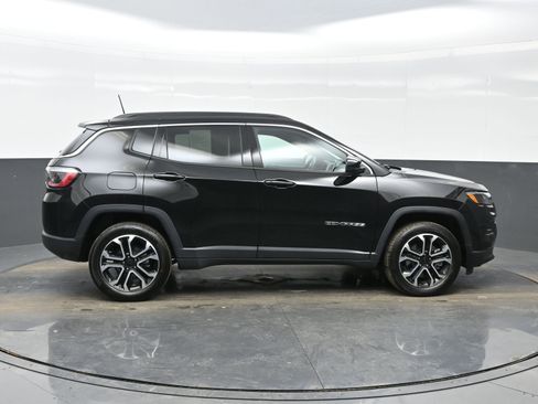 Used 2024 Jeep Compass Limited image 7