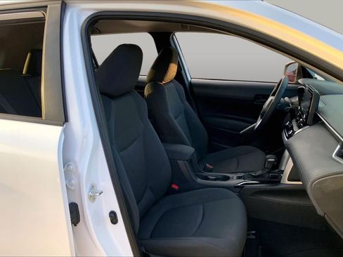 Used 2022 Toyota Corolla Cross LE FWD image 9