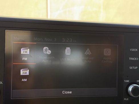 Used 2024 Kia Carnival LX image 10