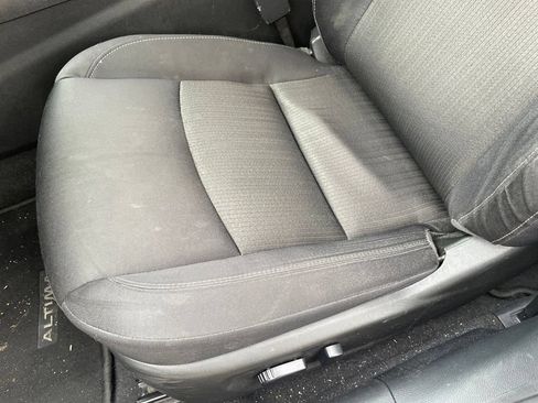 Used 2024 Nissan Altima 2.5 SV FWD image 24