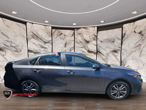 Used 2023 Kia Forte LXS FWD image 5