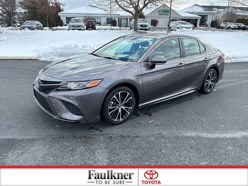 Used 2020 Toyota Camry SE w/ Convenience Package image 16