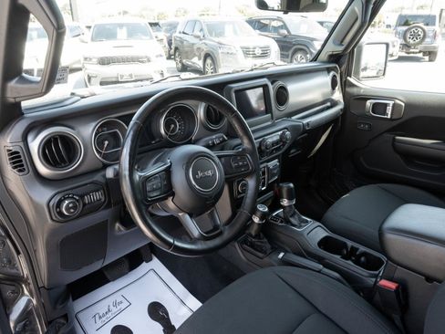 Used 2021 Jeep Gladiator Sport AWD/4WD image 17