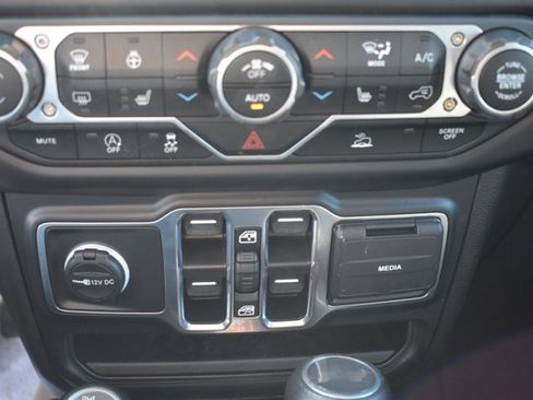 Used 2023 Jeep Wrangler Unlimited Sahara w/ Cold Weather Group AWD/4WD image 26