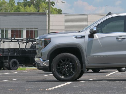 Used 2023 GMC Sierra 1500 SLE AWD/4WD image 5