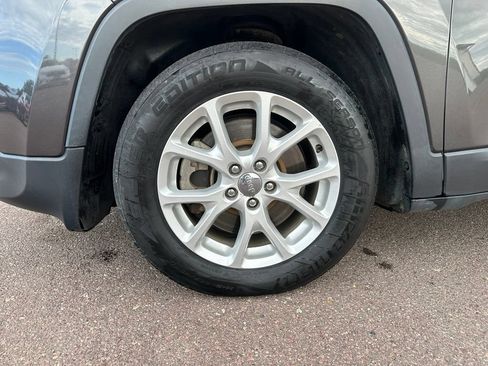Used 2014 Jeep Cherokee Latitude FWD image 40