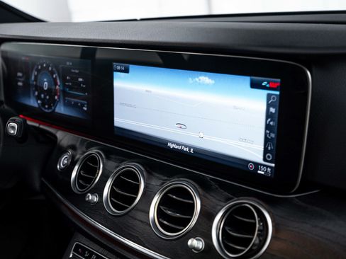 Used 2020 Mercedes-Benz E 350 4MATIC Sedan image 9