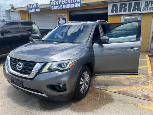 Used 2020 Nissan Pathfinder SL AWD/4WD image 9