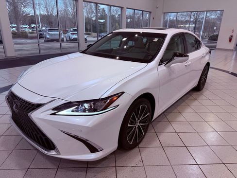 Certified 2025 Lexus ES 350 w/ Premium Package image 3