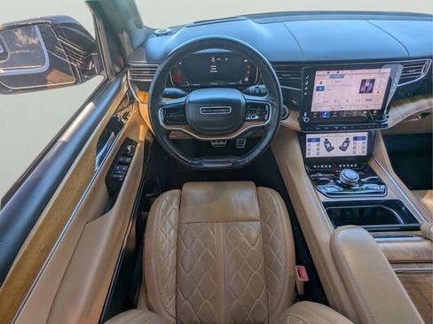 Used 2022 Jeep Grand Wagoneer Series III w/ Rear Seat Video Group 1 AWD/4WD image 15