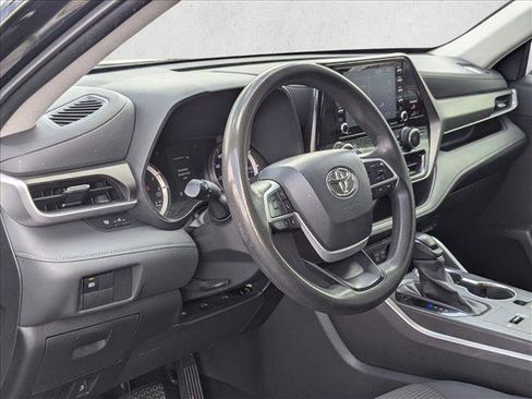 Used 2022 Toyota Highlander L image 8
