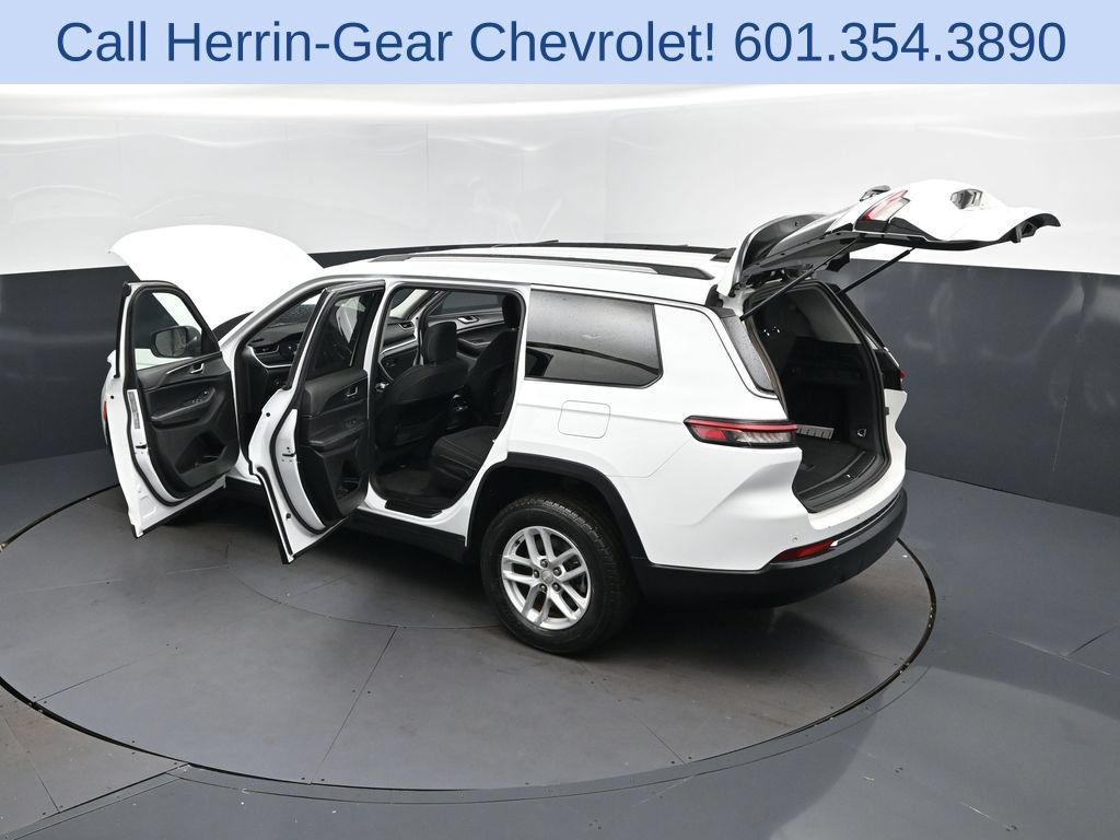 Used 2023 Jeep Grand Cherokee L Laredo RWD image 47
